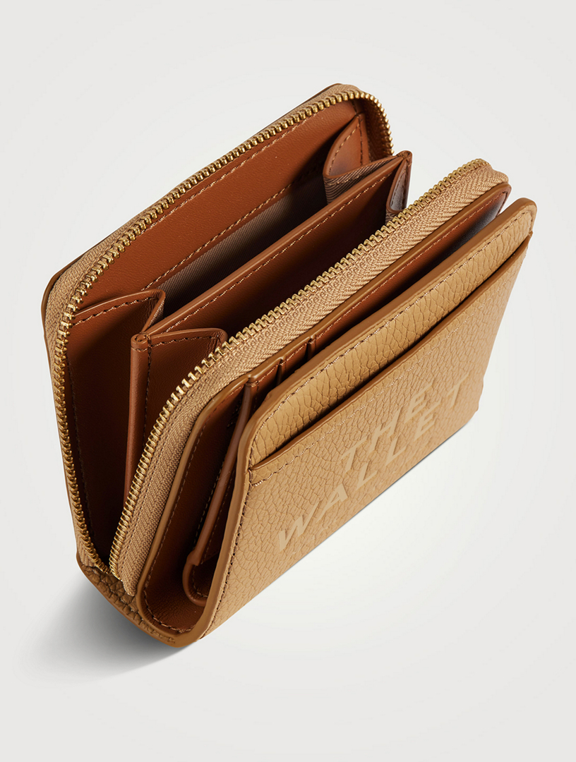 MARC JACOBS◆M0015107 THE TEXTURED BOX MINI COMPACT WALLET Marc Jacobs The Mini Compact Wallet | Neutrals | FARFETCH CA