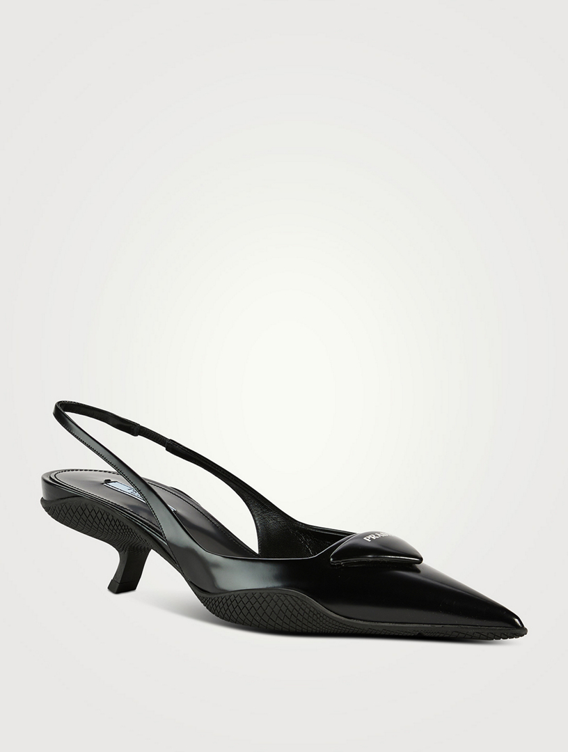 Brushed leather pump with Prancing Horse