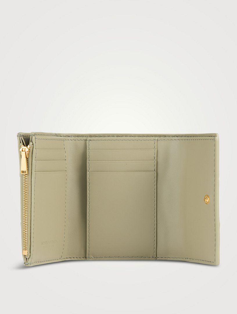 【BOTTEGA VENETA】CASSETTE WALLET BOTTEGA VENETA Cassette Leather Tri-Fold Leather Wallet