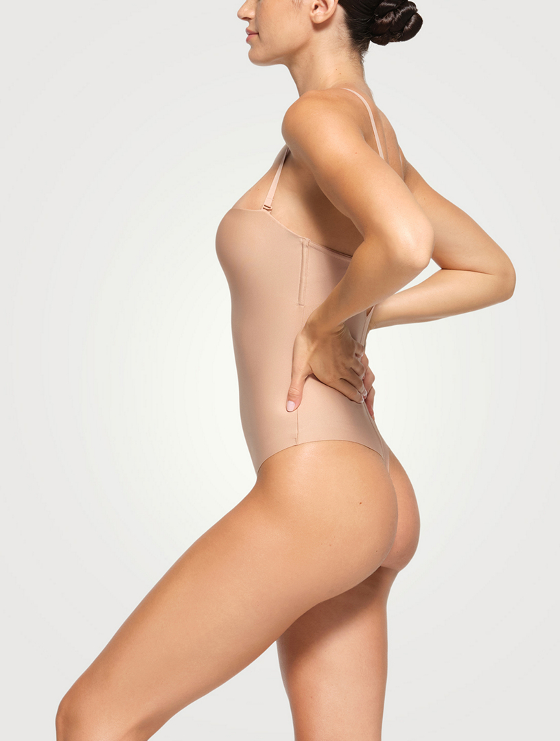 ボディスーツ［SKIMS］STRAPLESS THONG BODYSUIT SEAMLESS SCULPT STRAPLESS THONG BODYSUIT | COCOA