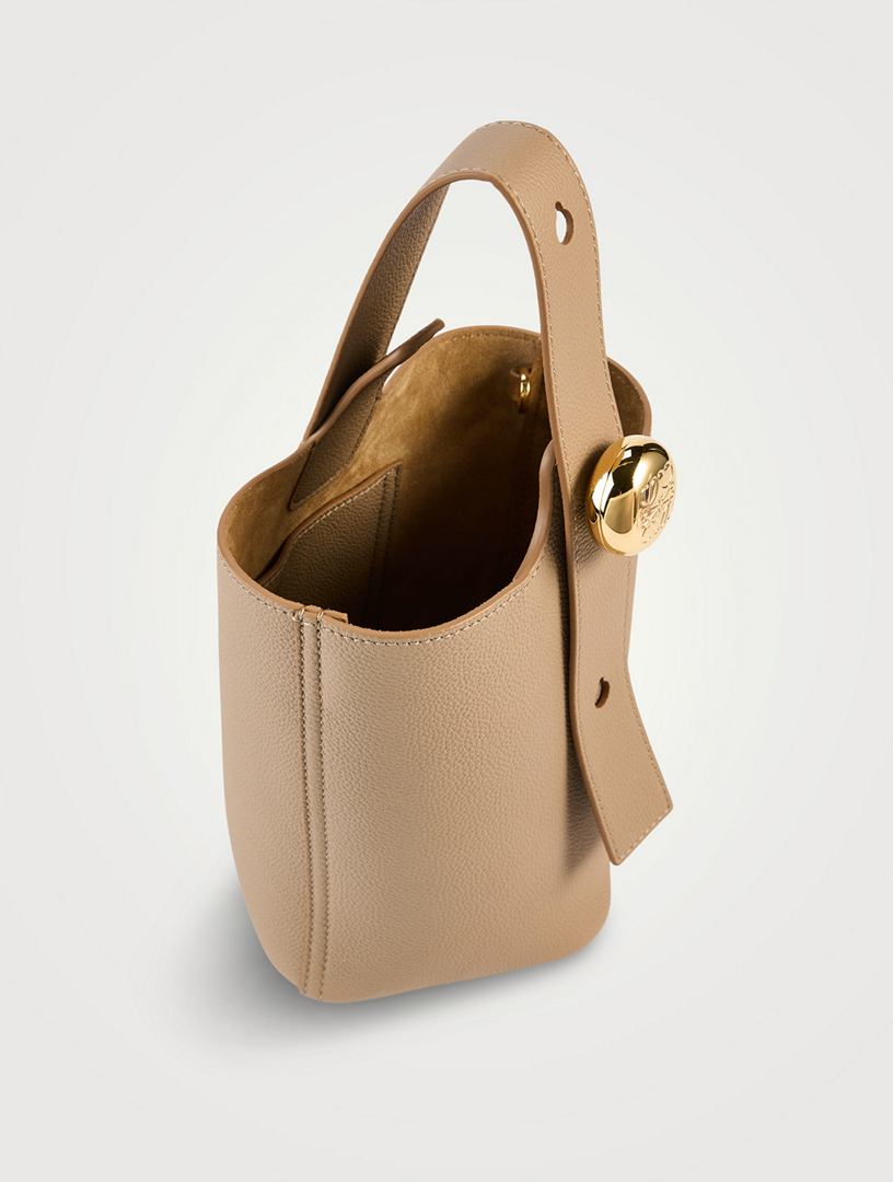 ショルダーバッグ・ポシェット Loewe Yellow Leather Mini Pebble Bucket Bag Mini Pebble bucket in smooth calfskin Yellow - LOEWE