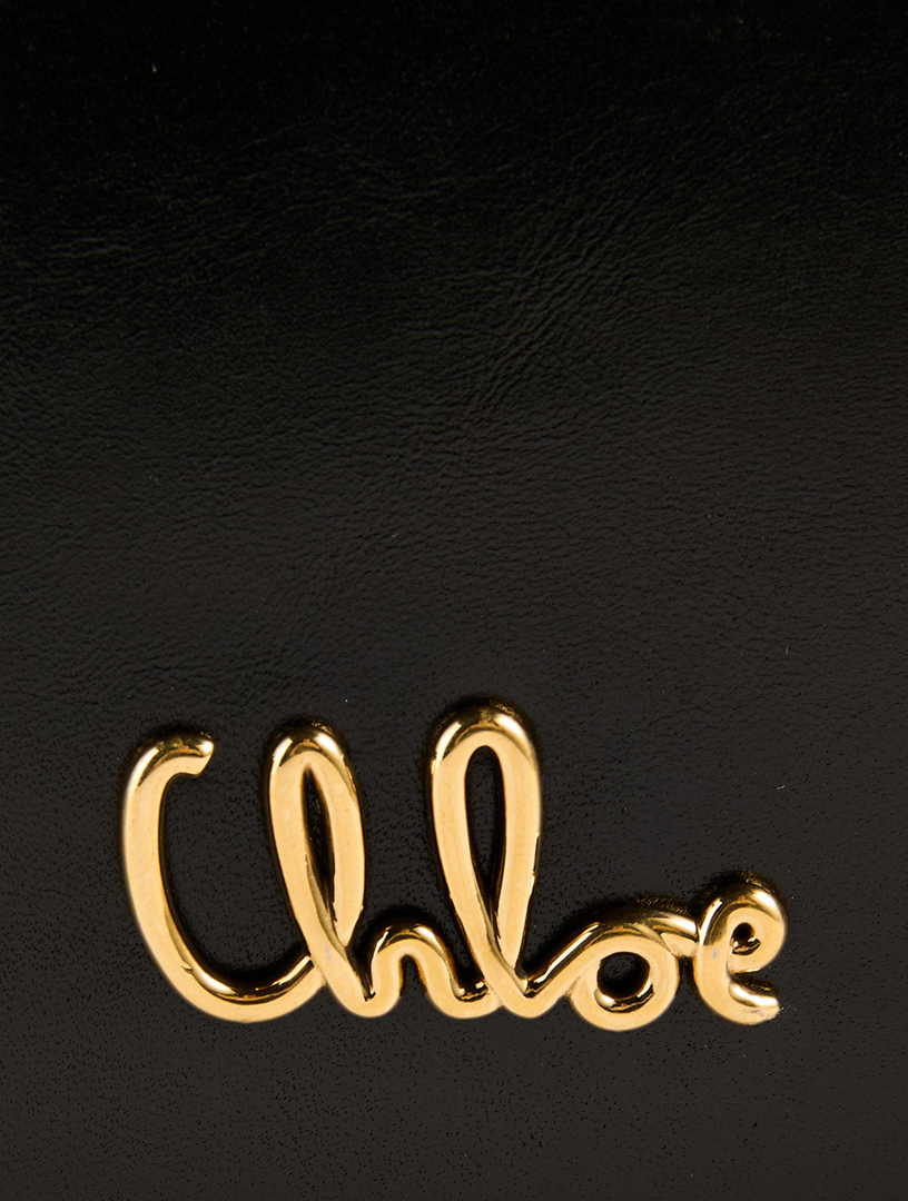 長財布 Chloe Chloe Iconic Wallet On Chain In Shiny Leather Chloé Iconic Flap Wallet On Chain in Shiny Leather in Black