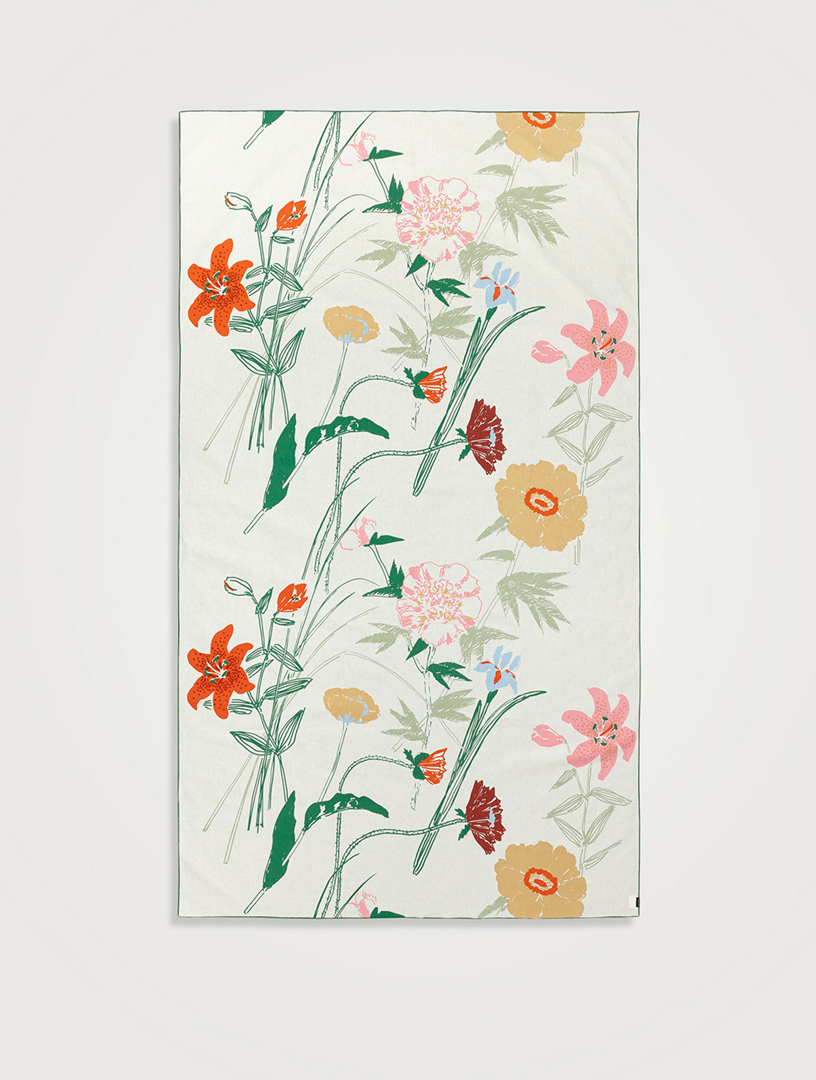 Puutarhakutsut Table Cloth