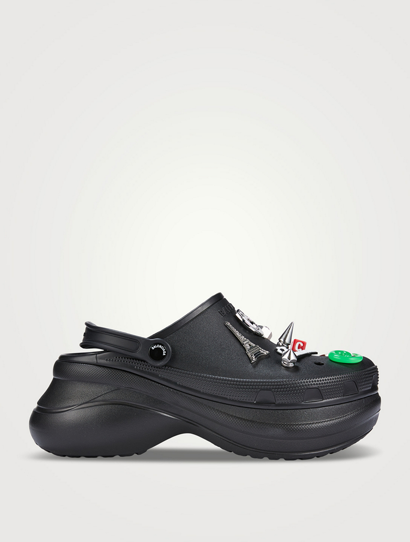 サンダル・ミュール BALENCIAGA SABOT CORCS JIBBITZ Women's Crocs™ Mule Jibbitz™ in Black | Balenciaga US