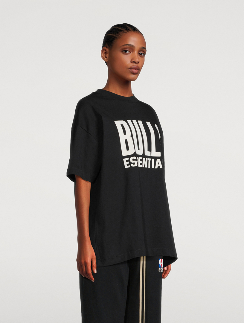 新品未使用 FEAR OF GOD ESSENTIALS x BULLS Tee Fear of God Essentials - Essentials Bulls T-shirt | HBX