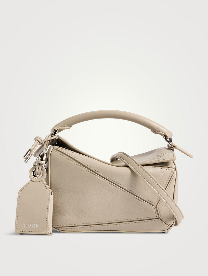 LOEWE ベージュ レザー サコッシュ 楽天市場】LOEWE ロエベ ショルダーバッグ GATE POCKET ゲート