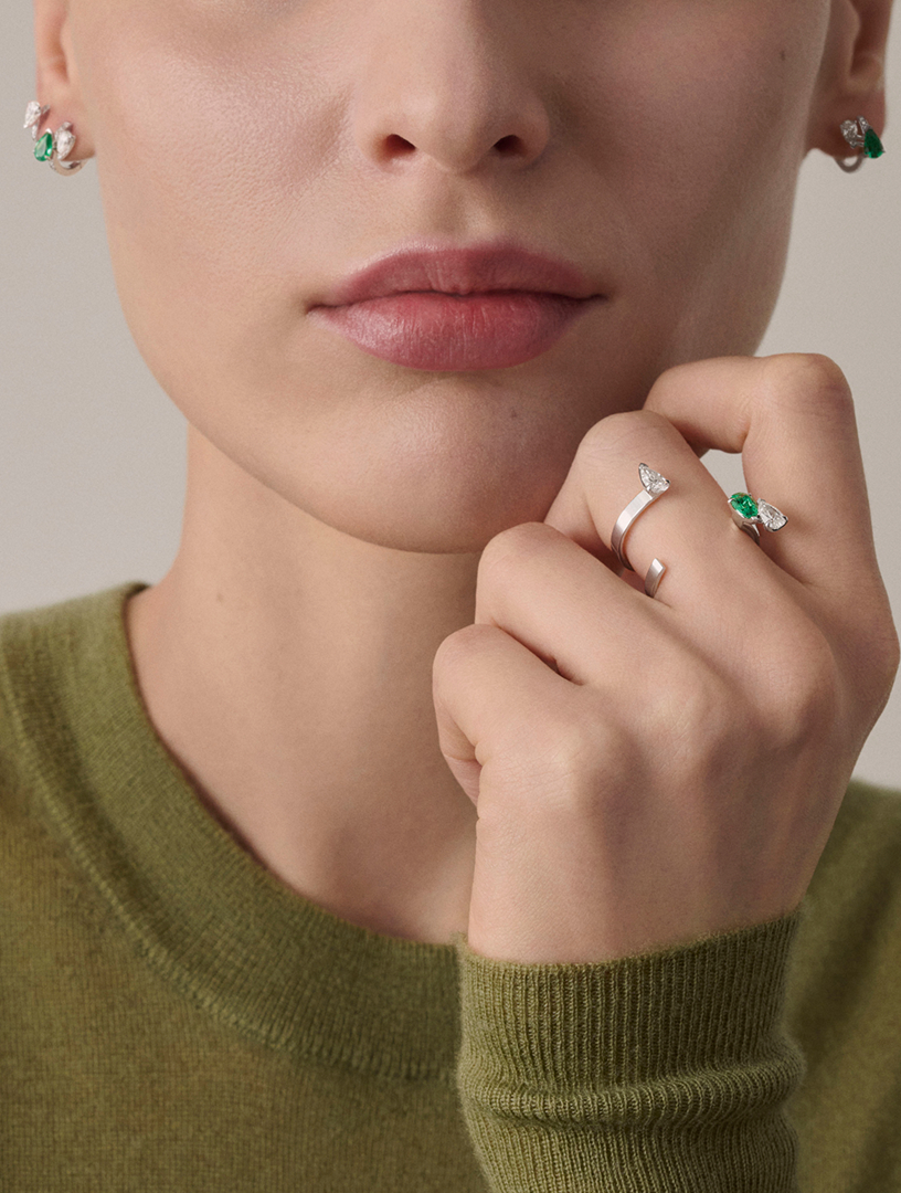 Serti Sur Vide White Gold Ring With Emerald And Diamonds