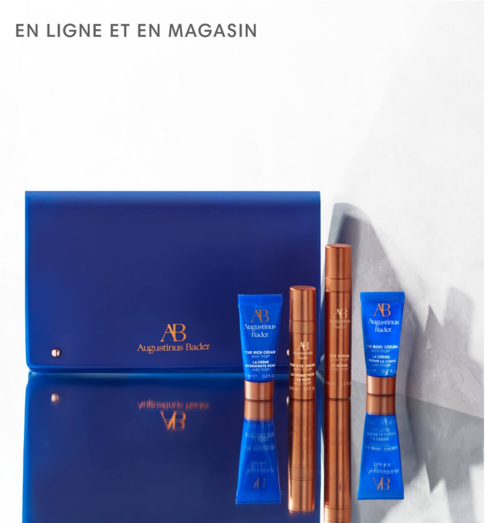 Un sac bleu et 4 produits miniatures de Augustinus Bader