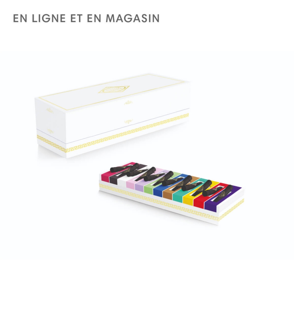 Une boîte multicolore de parfums Versace Atelier