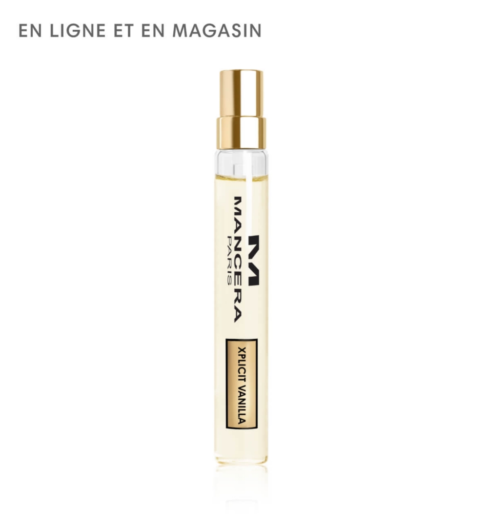 Deux parfums miniatures à côté d'un emballage peint