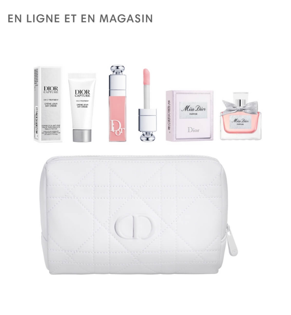 Une trousse de maquillage Dior entourée d'échantillons de maquillage