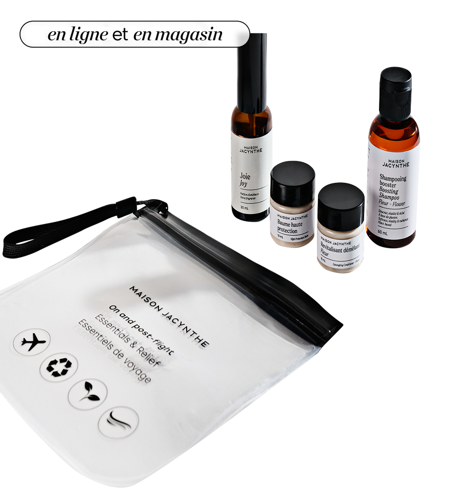 Une pochette Clinique et trois produits Clinique